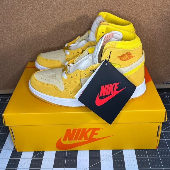 Jordan 1 high
Air Zoom COMFORT 2 
Brand new - Picture 4 of 16